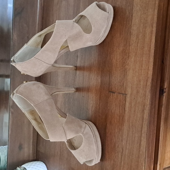 Heels 👠 - Picture 2 of 3